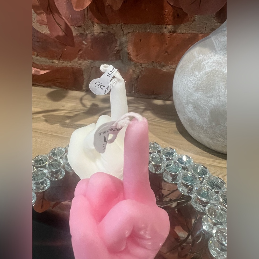 (1) Novelty Middle Finger Hand Candle - Picture 5 of 8